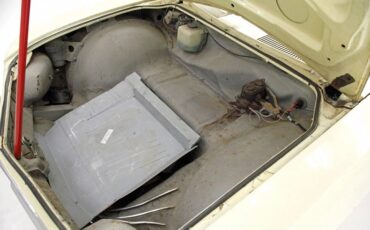 Chevrolet-Corvair-1968-Butternut-Yellow-Black-6