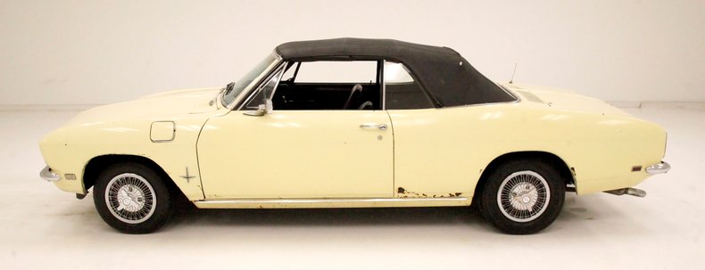 Chevrolet-Corvair-1968-Butternut-Yellow-Black
