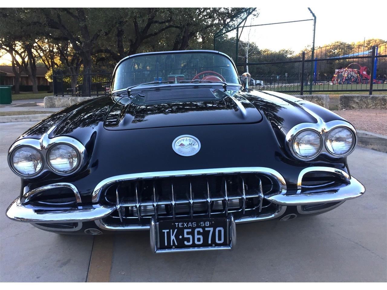 Chevrolet-Corvette-1958-BlackSilver-Coves-Signet-Red-1
