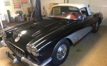 Chevrolet-Corvette-1958-BlackSilver-Coves-Signet-Red-2