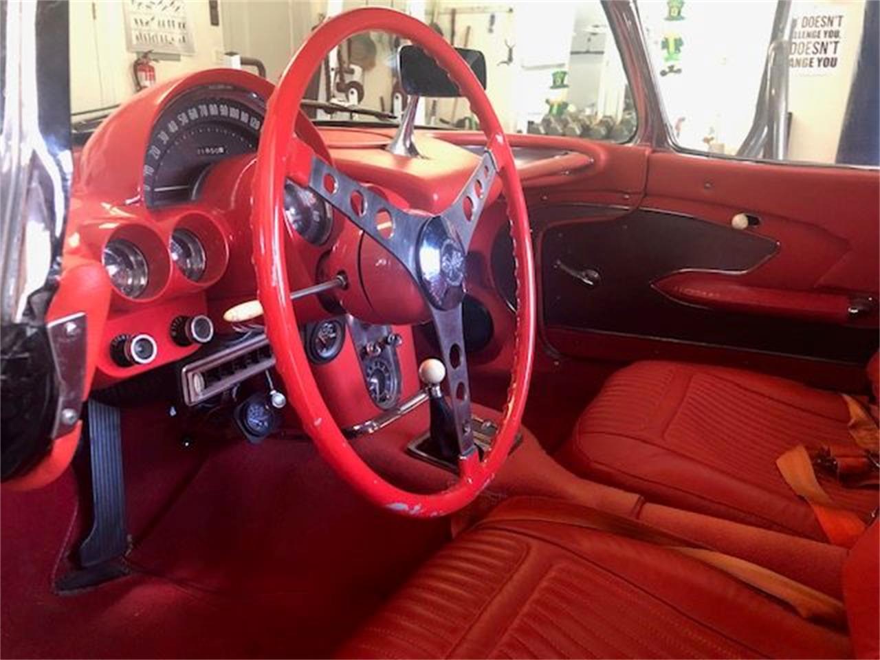 Chevrolet-Corvette-1958-BlackSilver-Coves-Signet-Red-3