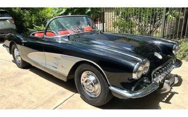 Chevrolet-Corvette-1958-BlackSilver-Coves-Signet-Red
