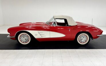 Chevrolet-Corvette-1961-Roman-Red-Red-2