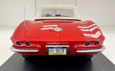 Chevrolet-Corvette-1961-Roman-Red-Red-28