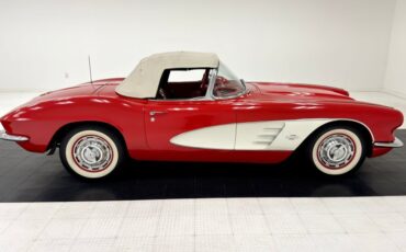 Chevrolet-Corvette-1961-Roman-Red-Red-30