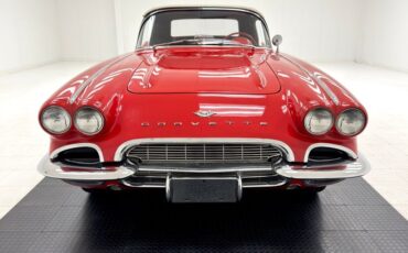 Chevrolet-Corvette-1961-Roman-Red-Red-32