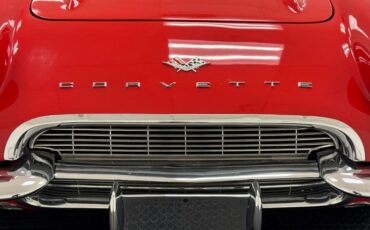 Chevrolet-Corvette-1961-Roman-Red-Red-33