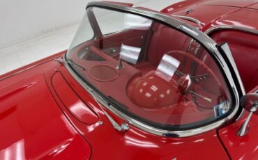Chevrolet-Corvette-1961-Roman-Red-Red-35