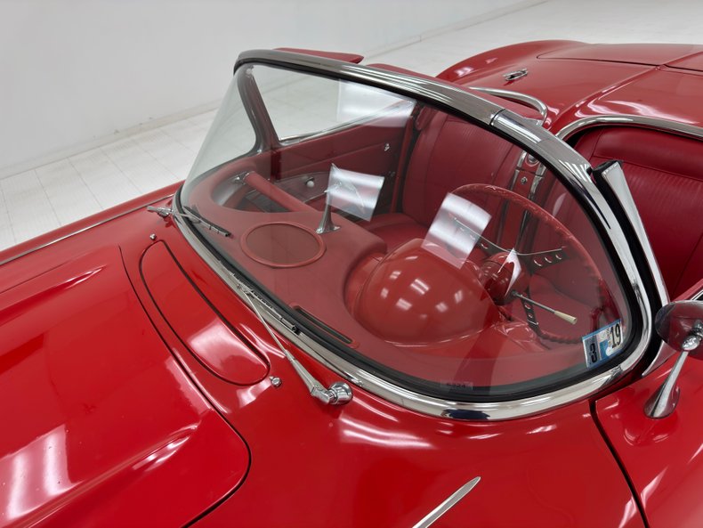 Chevrolet-Corvette-1961-Roman-Red-Red-35