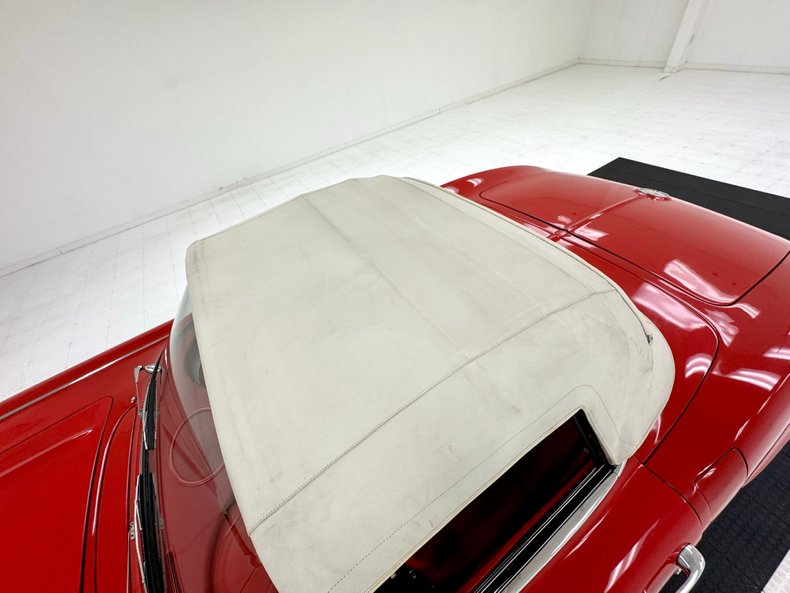 Chevrolet-Corvette-1961-Roman-Red-Red-36