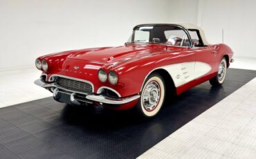 Chevrolet-Corvette-1961-Roman-Red-Red
