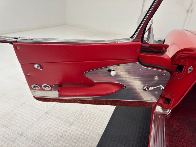 Chevrolet-Corvette-1961-Roman-Red-Red-39