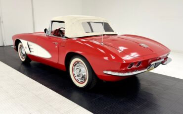 Chevrolet-Corvette-1961-Roman-Red-Red-4