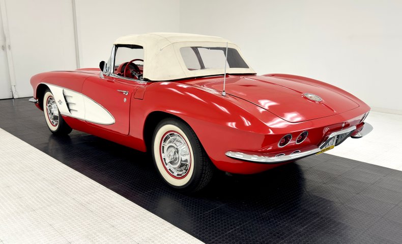 Chevrolet-Corvette-1961-Roman-Red-Red-4