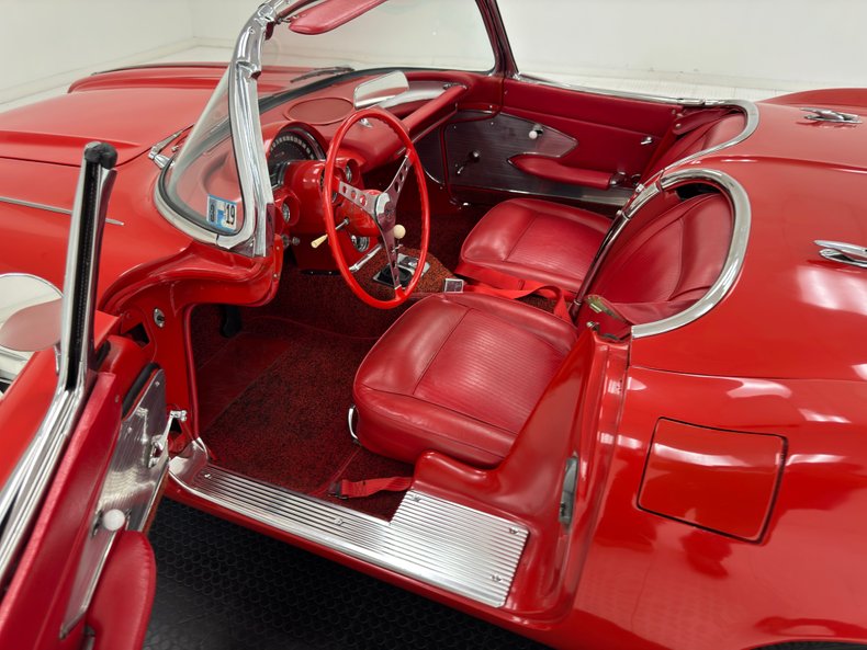 Chevrolet-Corvette-1961-Roman-Red-Red-43