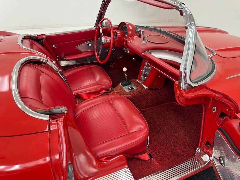 Chevrolet-Corvette-1961-Roman-Red-Red-45