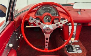 Chevrolet-Corvette-1961-Roman-Red-Red-46