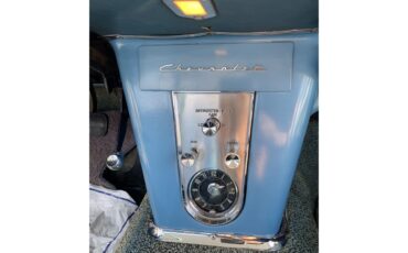 Chevrolet-Corvette-1961-White-Jewel-Blue