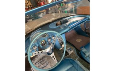Chevrolet-Corvette-1961-White-Jewel-Blue-6