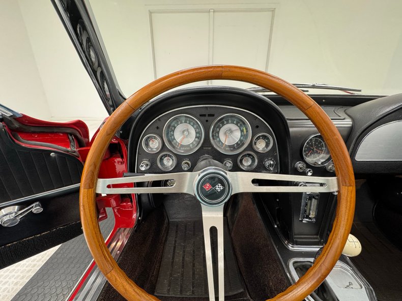 Chevrolet-Corvette-1963-Riverside-Red-Black-39