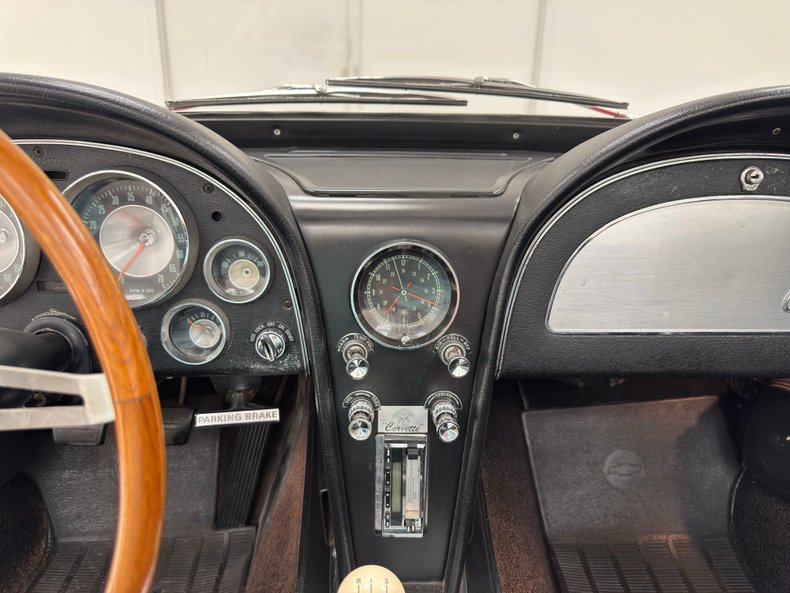 Chevrolet-Corvette-1963-Riverside-Red-Black-42