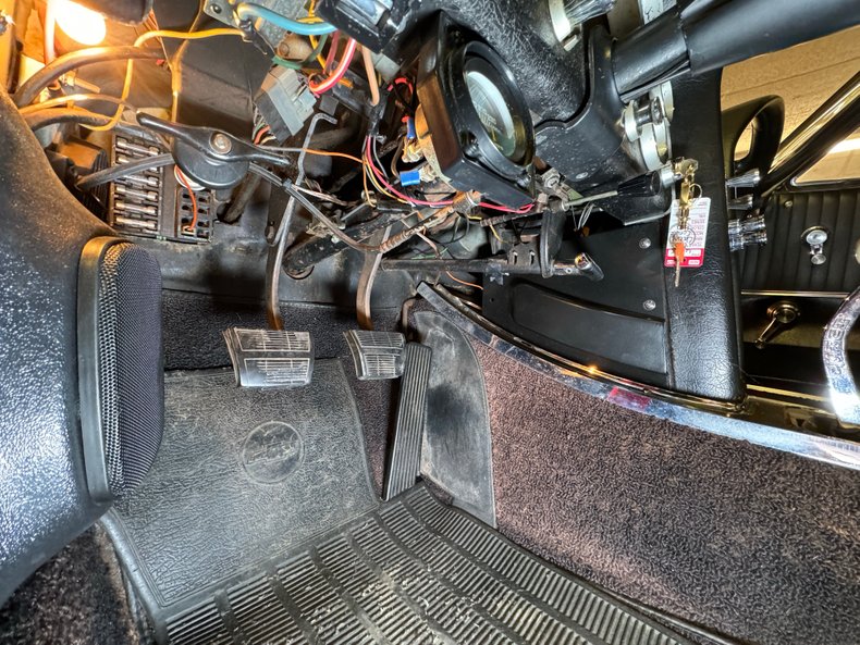 Chevrolet-Corvette-1963-Riverside-Red-Black-46