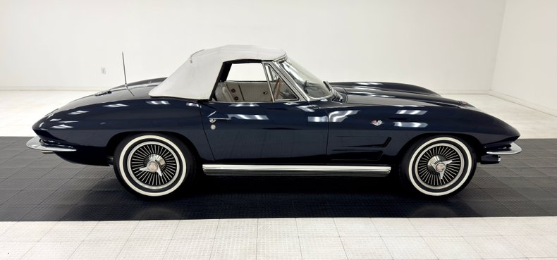 Chevrolet-Corvette-1964-Daytona-Blue-Metalli-White-1