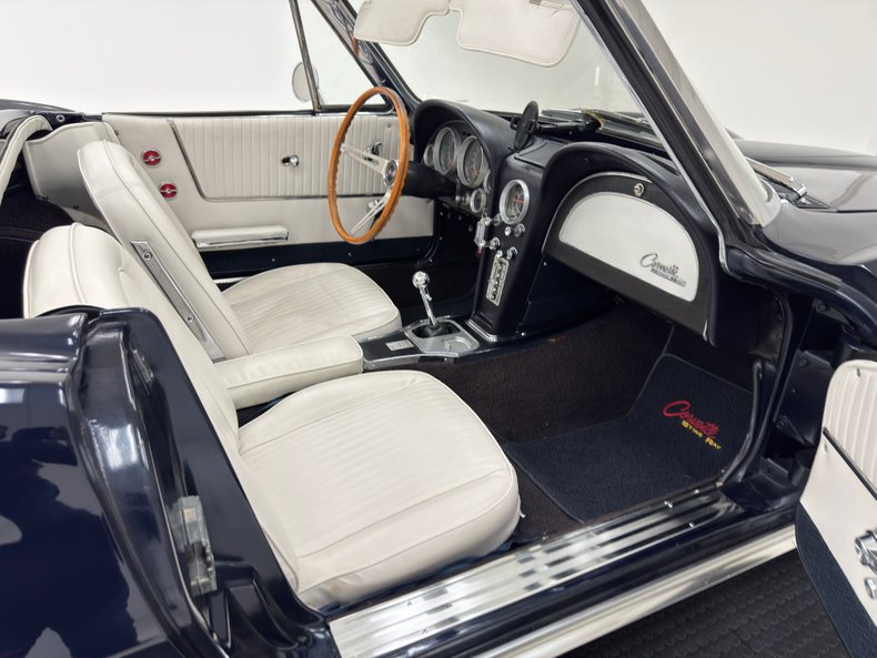 Chevrolet-Corvette-1964-Daytona-Blue-Metalli-White-10