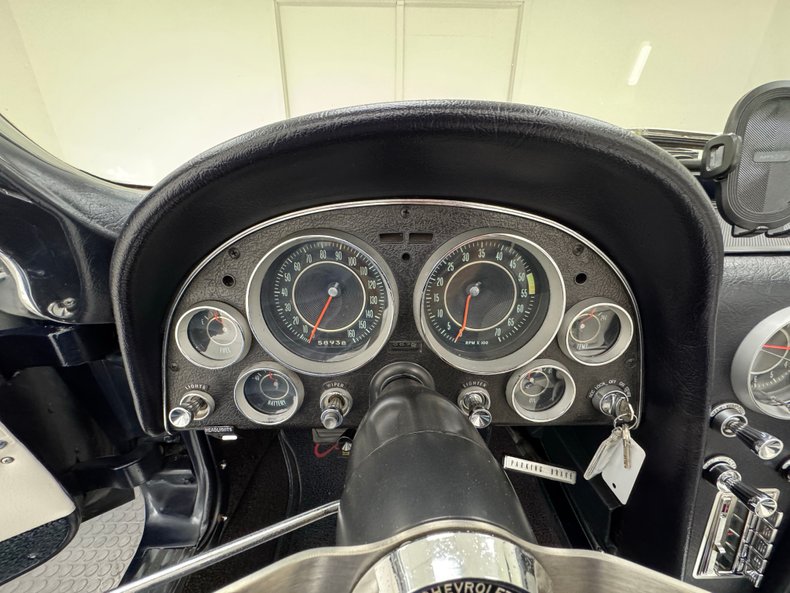 Chevrolet-Corvette-1964-Daytona-Blue-Metalli-White-12