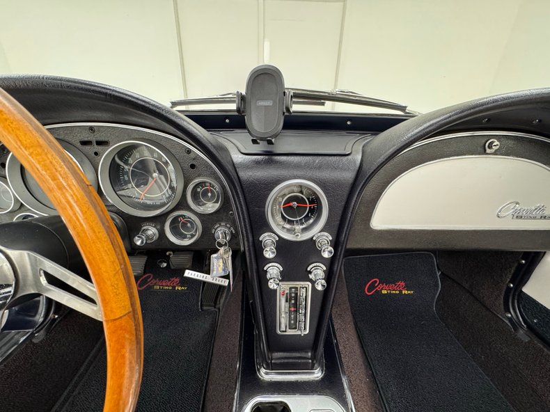 Chevrolet-Corvette-1964-Daytona-Blue-Metalli-White-14