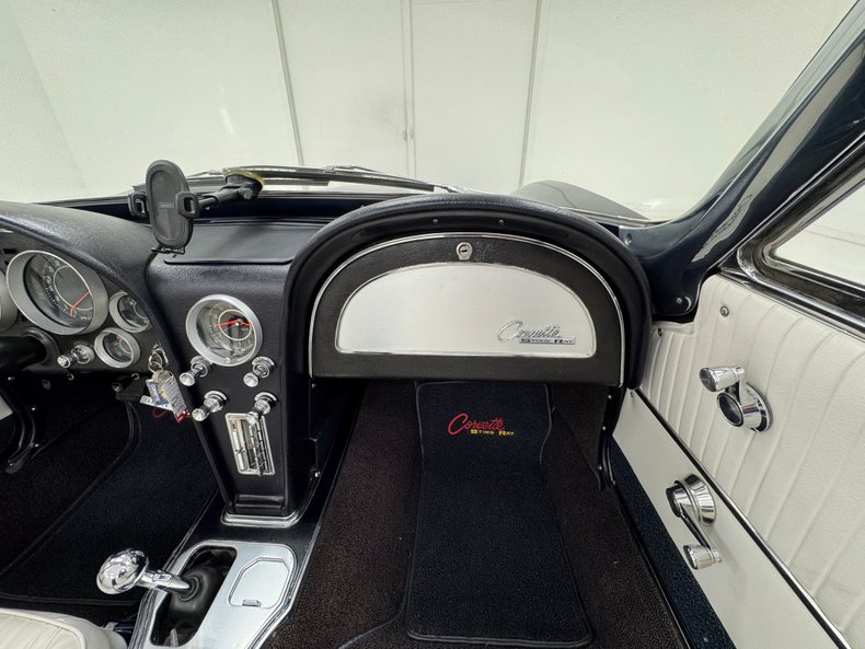 Chevrolet-Corvette-1964-Daytona-Blue-Metalli-White-15