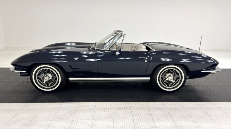 Chevrolet-Corvette-1964-Daytona-Blue-Metalli-White-24