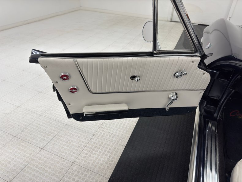 Chevrolet-Corvette-1964-Daytona-Blue-Metalli-White-46