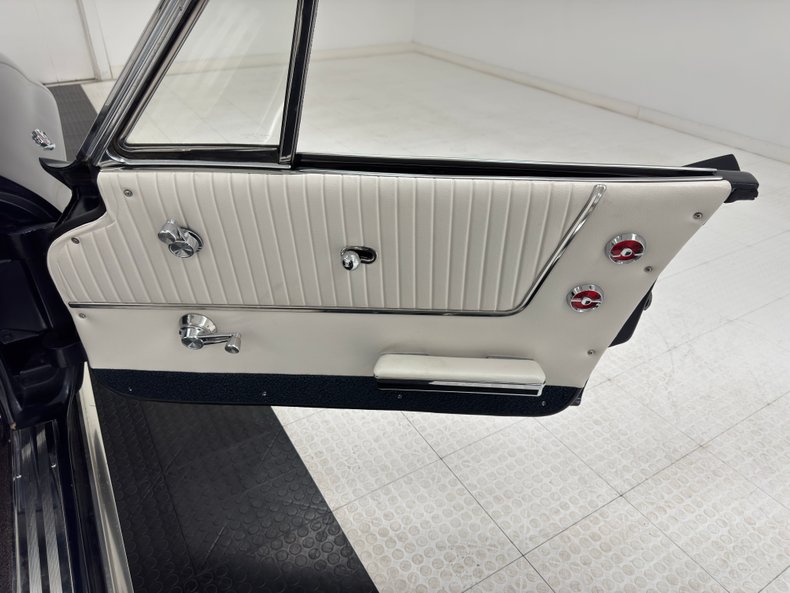 Chevrolet-Corvette-1964-Daytona-Blue-Metalli-White-47