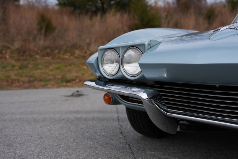 Chevrolet-Corvette-1964-Silver-Blue-Black-30