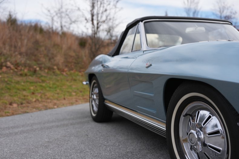 Chevrolet-Corvette-1964-Silver-Blue-Black-34