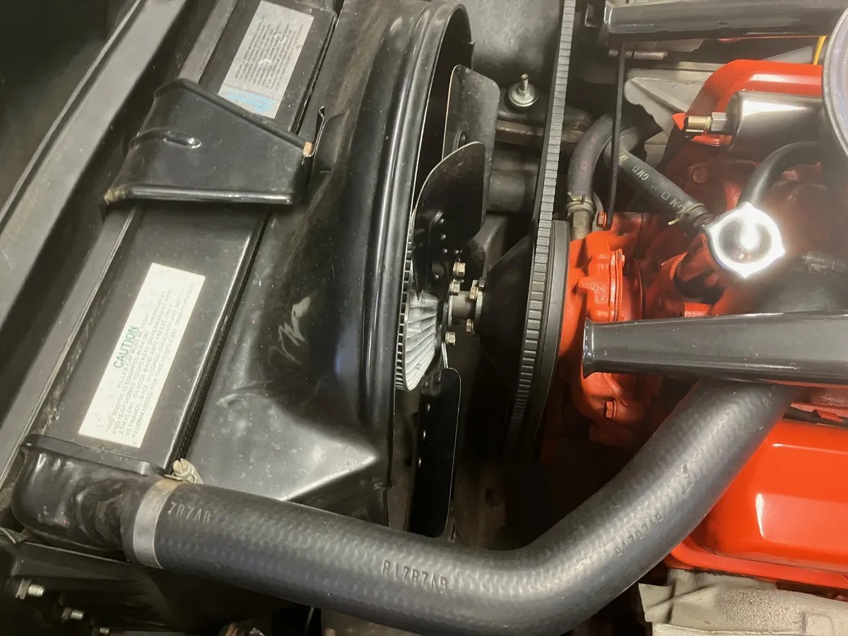 Chevrolet-Corvette-1964-White-Red-15