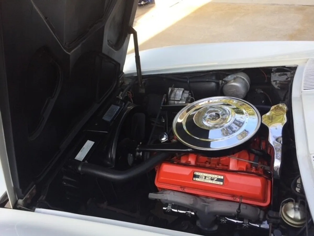 Chevrolet-Corvette-1964-White-Red-19