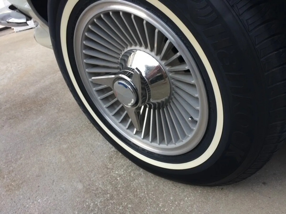 Chevrolet-Corvette-1964-White-Red-2