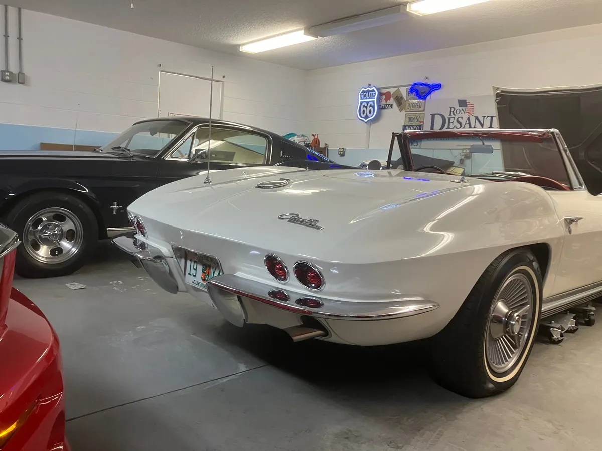 Chevrolet-Corvette-1964-White-Red-4