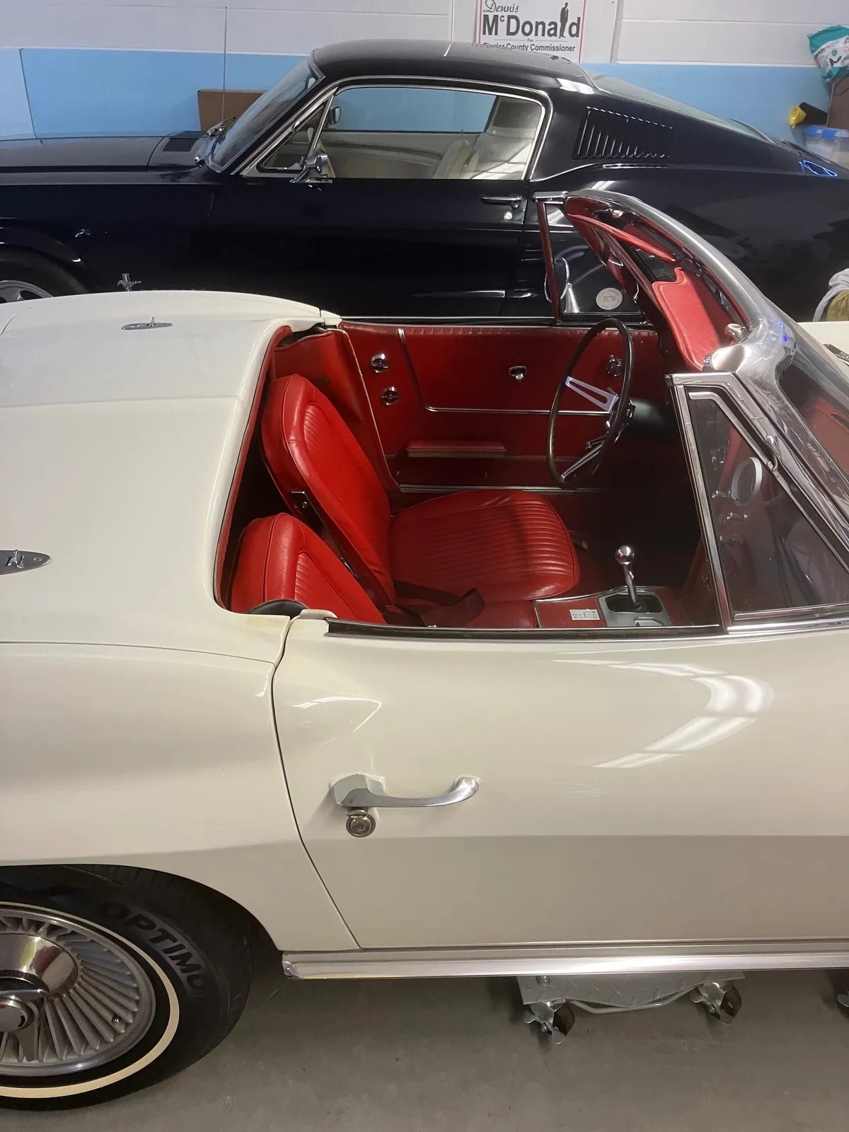 Chevrolet-Corvette-1964-White-Red-5