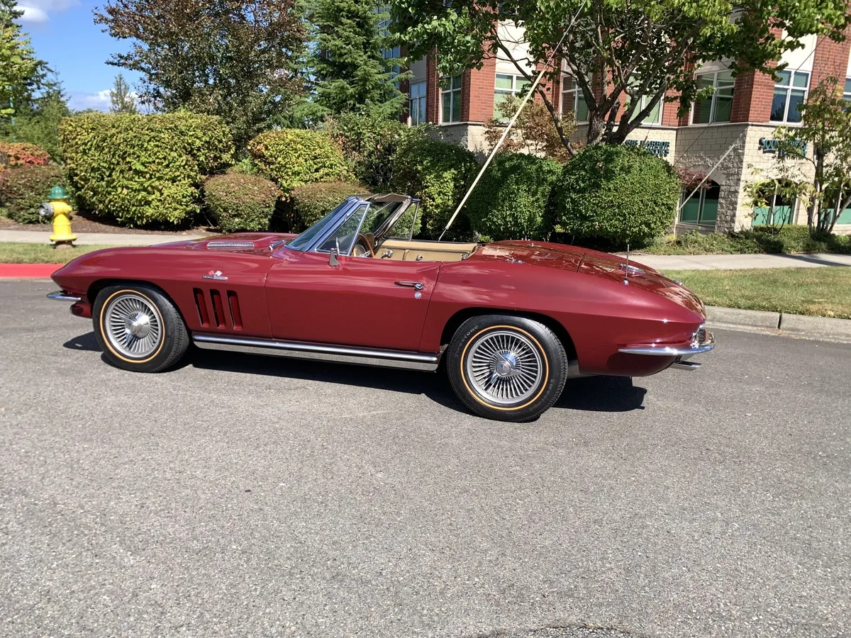 Chevrolet-Corvette-1965-1