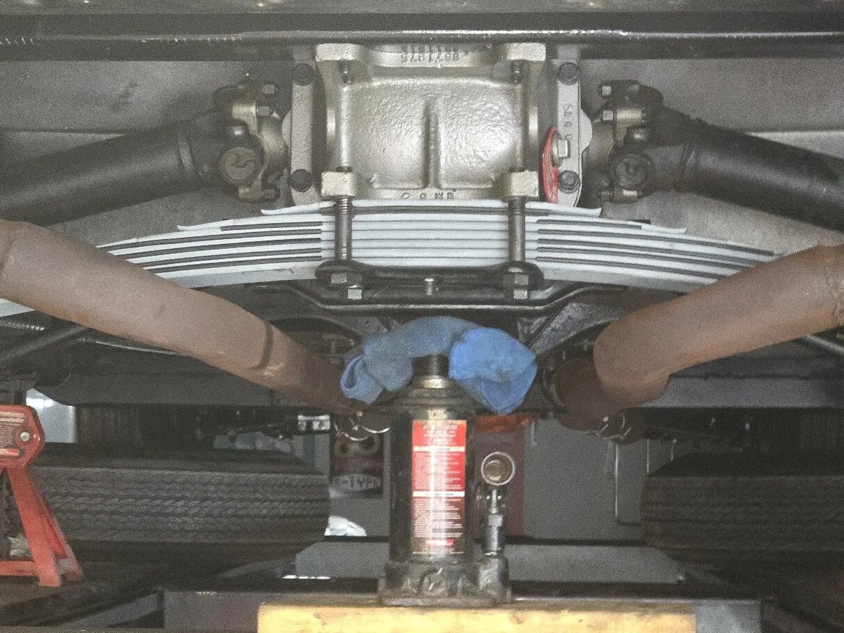 Chevrolet-Corvette-1965-Nassau-Blue-White-16