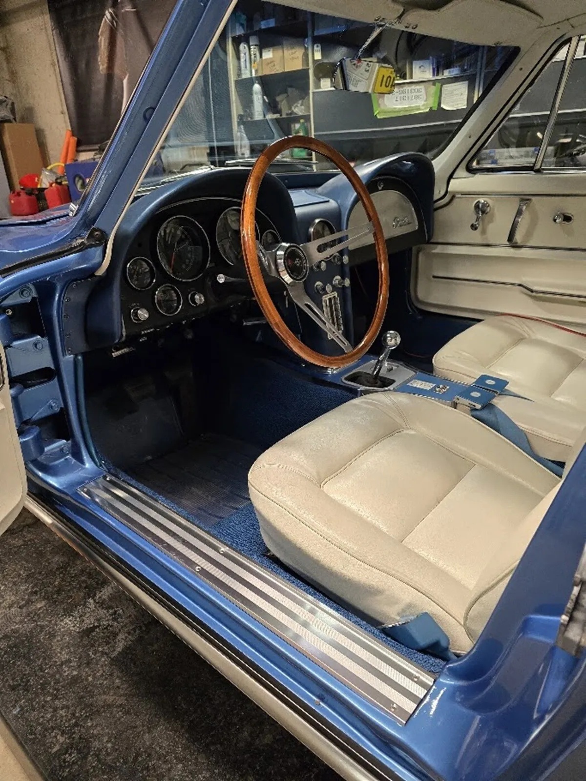 Chevrolet-Corvette-1965-Nassau-Blue-White-3