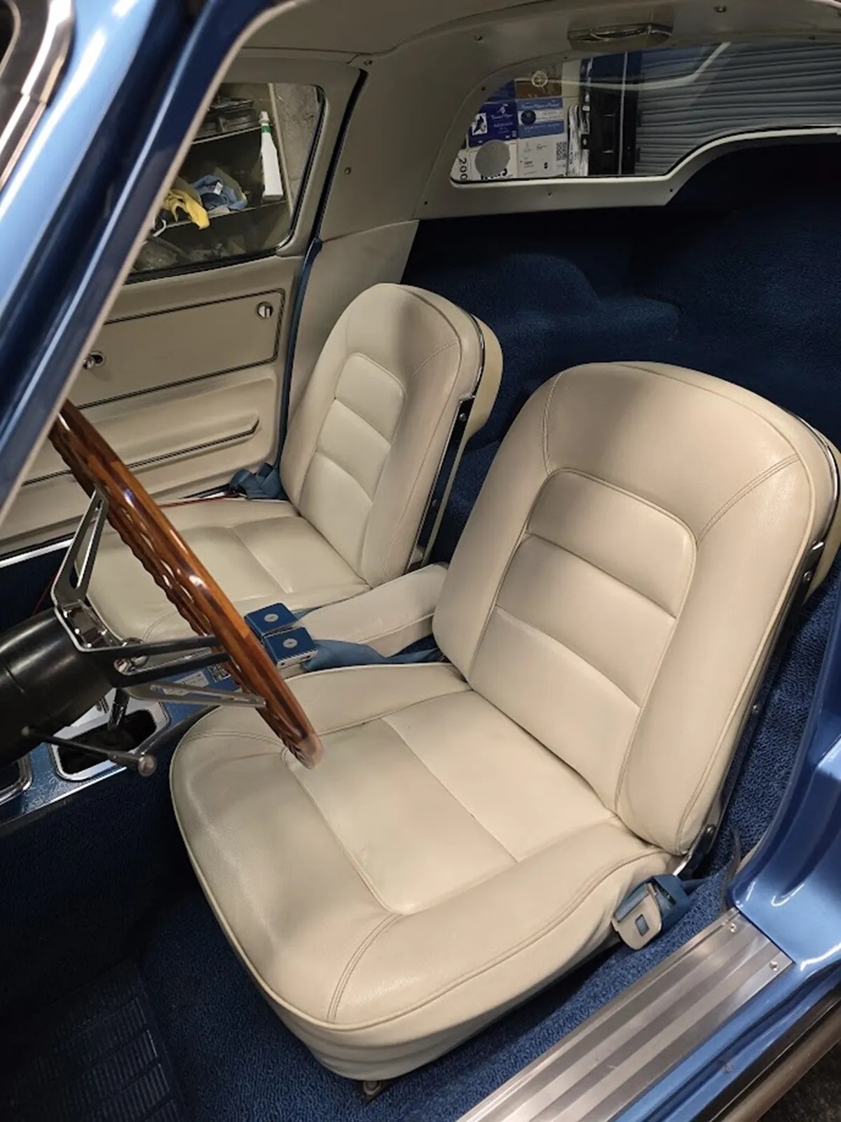 Chevrolet-Corvette-1965-Nassau-Blue-White-4