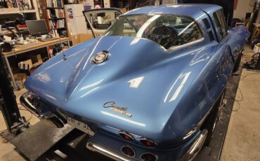 Chevrolet-Corvette-1965-Nassau-Blue-White-6