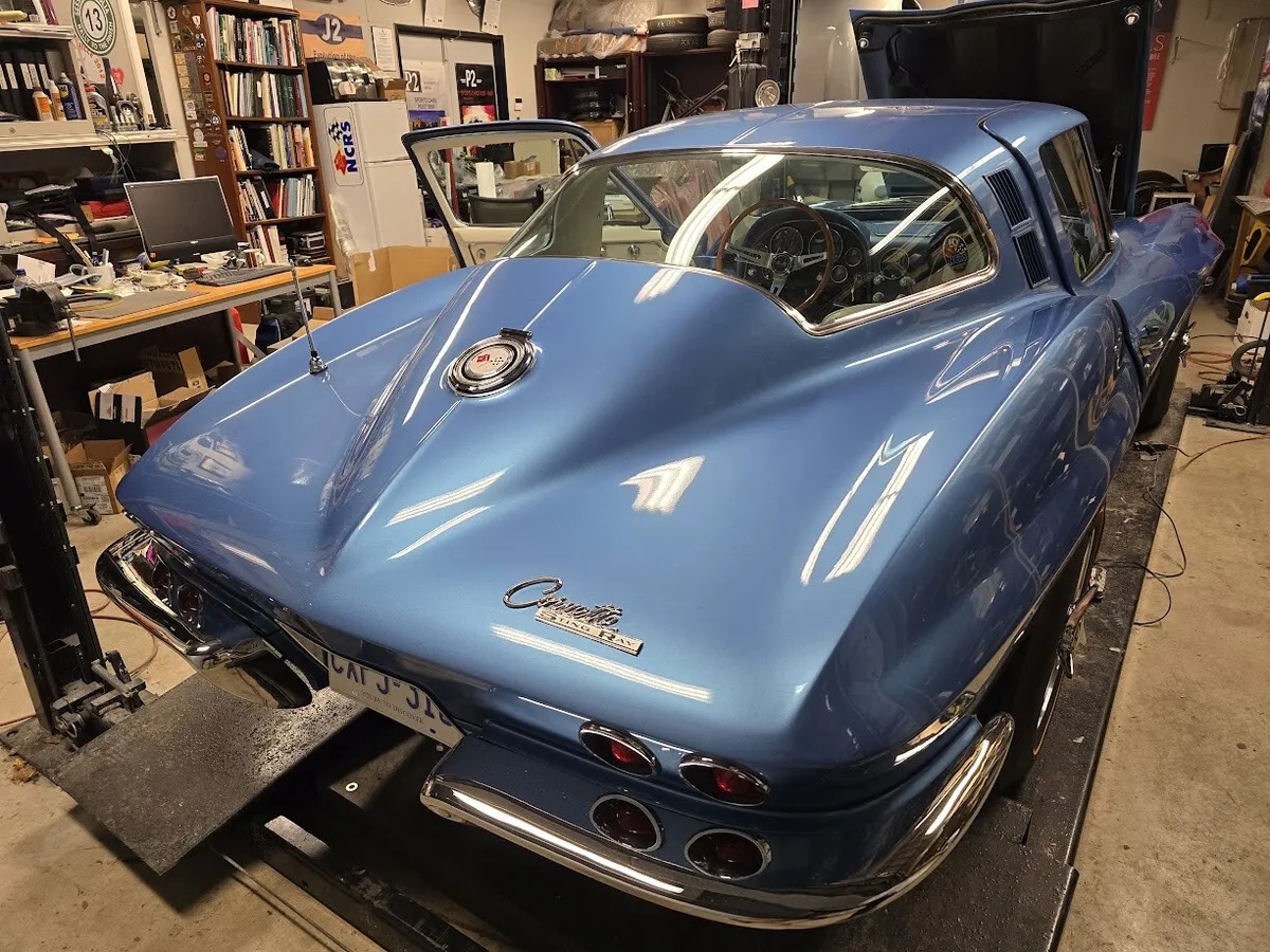 Chevrolet-Corvette-1965-Nassau-Blue-White-6