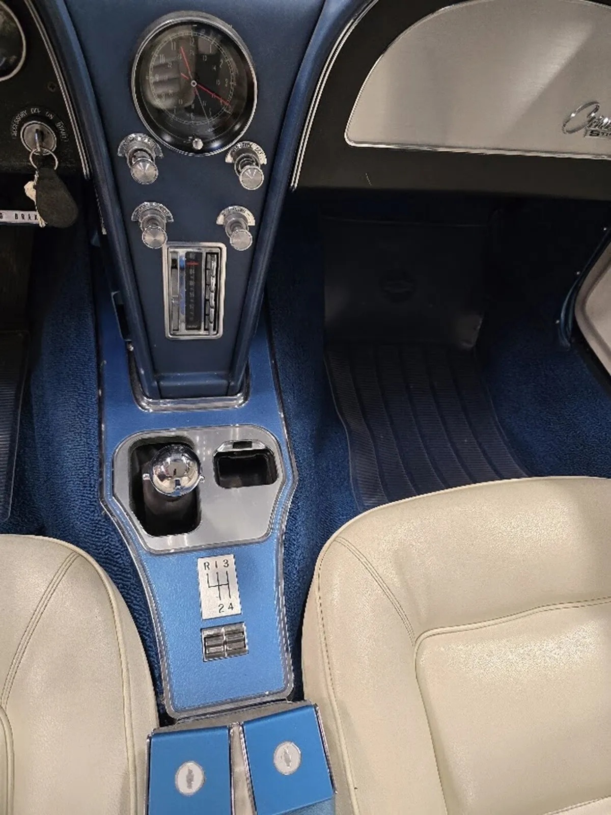 Chevrolet-Corvette-1965-Nassau-Blue-White-8