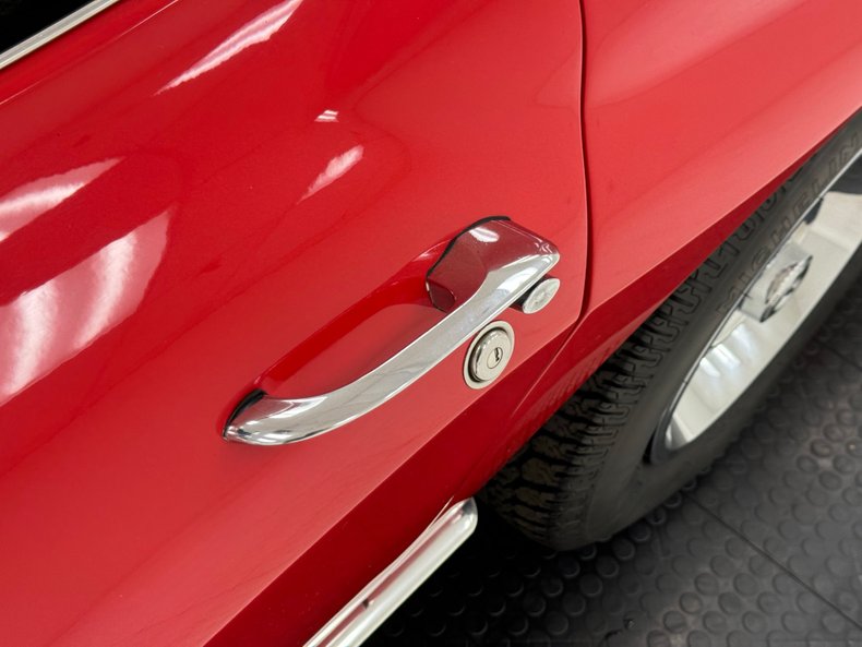 Chevrolet-Corvette-1965-Rally-Red-Black-18