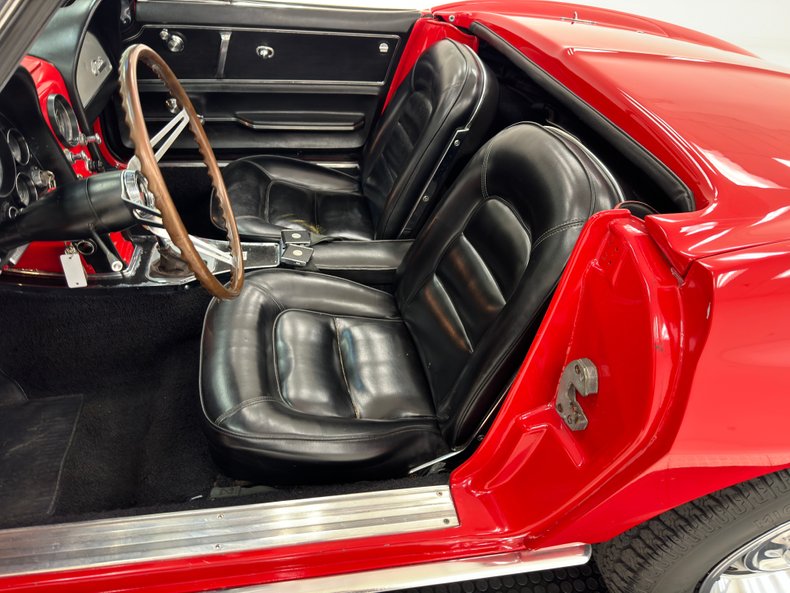 Chevrolet-Corvette-1965-Rally-Red-Black-31